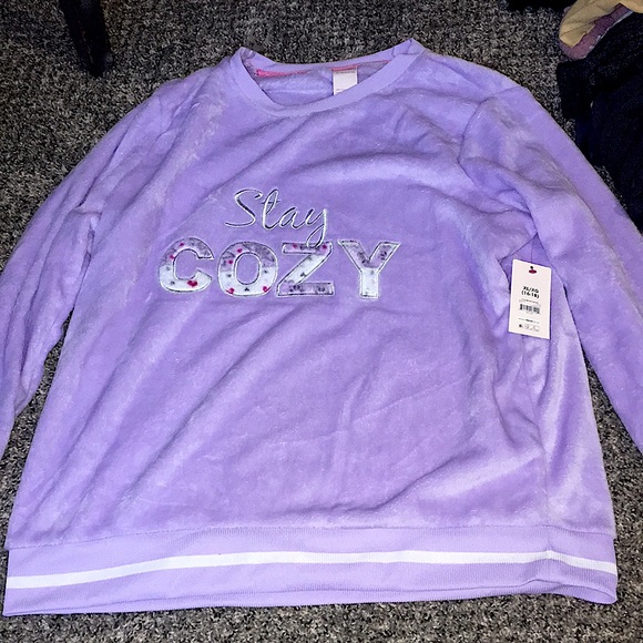 This is a soft and warm sweatshirt - Picture 1 of 2